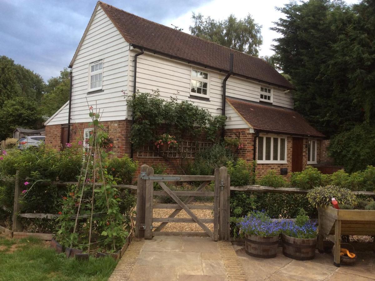 Bed and Breakfast The Barn At Woodview Hildenborough Экстерьер фото